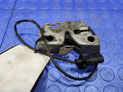 2018 Volkswagen Passat Hood Latch