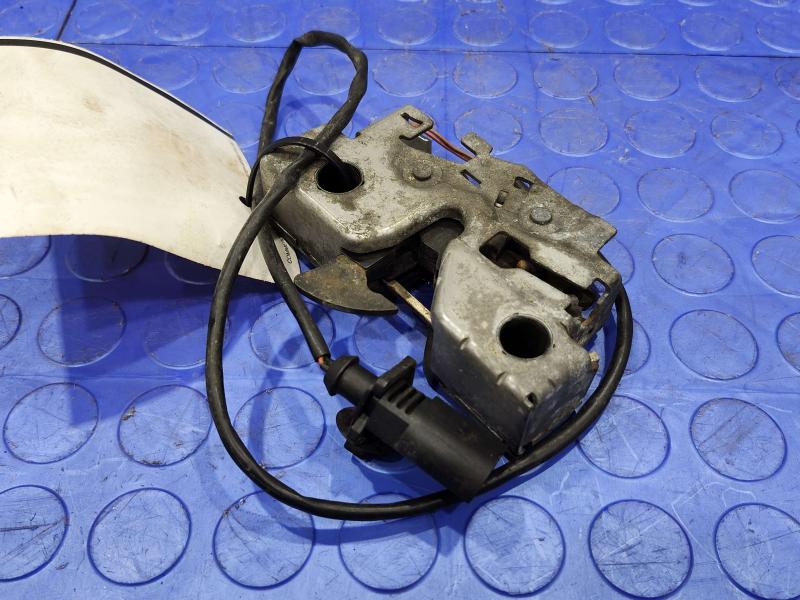 2018 Volkswagen Passat Hood Latch