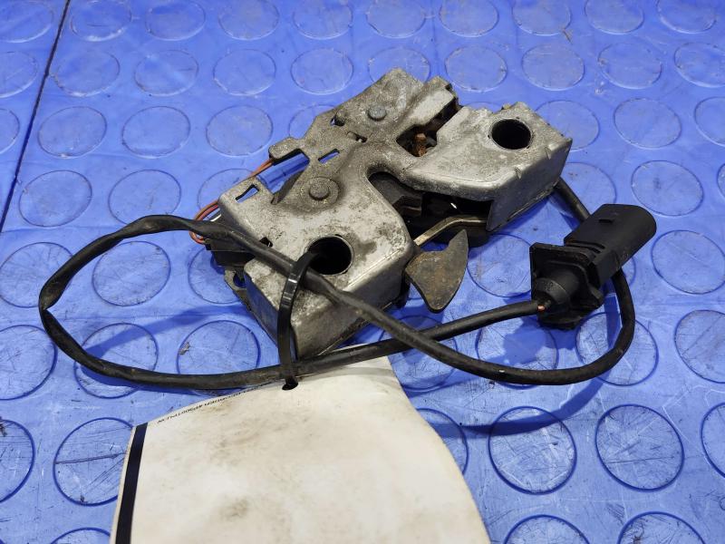 2018 Volkswagen Passat Hood Latch