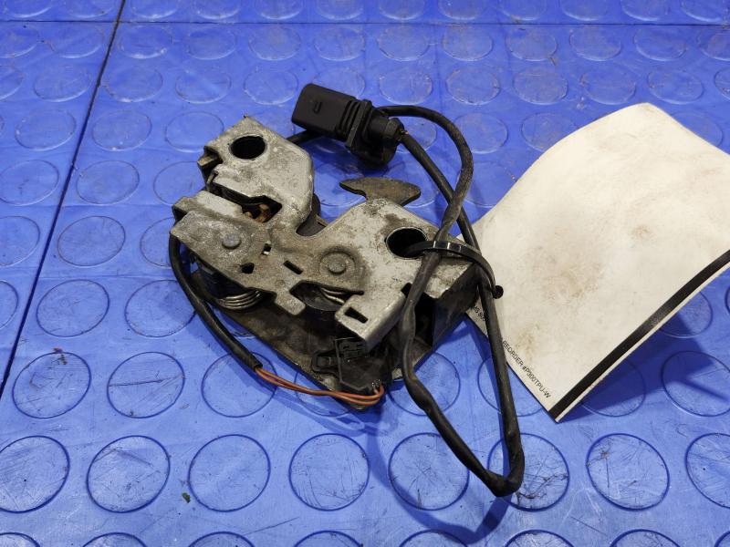 2018 Volkswagen Passat Hood Latch