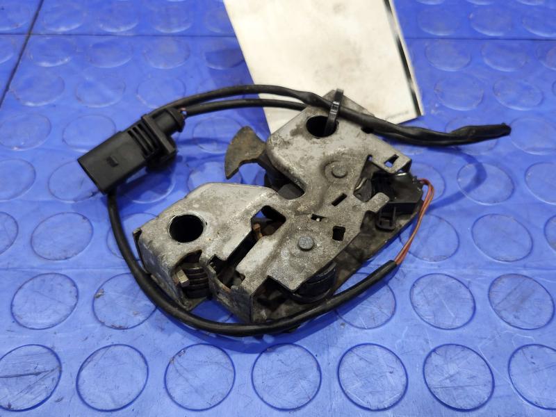 2018 Volkswagen Passat Hood Latch