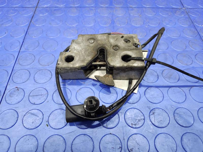 2018 Volkswagen Passat Hood Latch