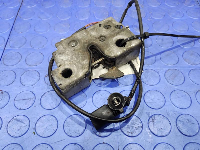 2018 Volkswagen Passat Hood Latch