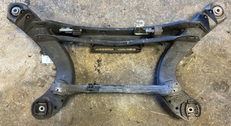 2010 2011 Mercedes-Benz E63 W212 Rear Suspension Crossmember Subframe OEM 2043500041