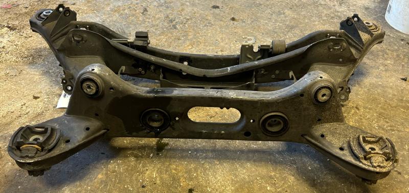 2010 2011 Mercedes-Benz E63 W212 Rear Suspension Crossmember Subframe OEM 2043500041