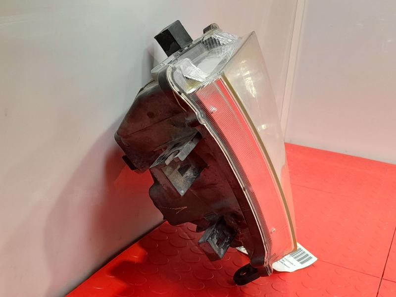 2005 - 2008 Nissan Frontier Headlight Assembly RH Passenger Side OEM 26010EA525