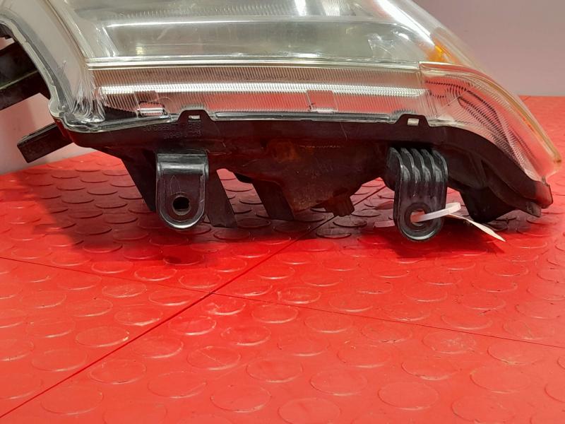 2005 - 2008 Nissan Frontier Headlight Assembly RH Passenger Side OEM 26010EA525