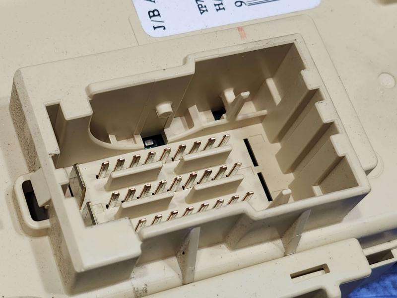 2016 Kia Sedona Cabin Fuse Box