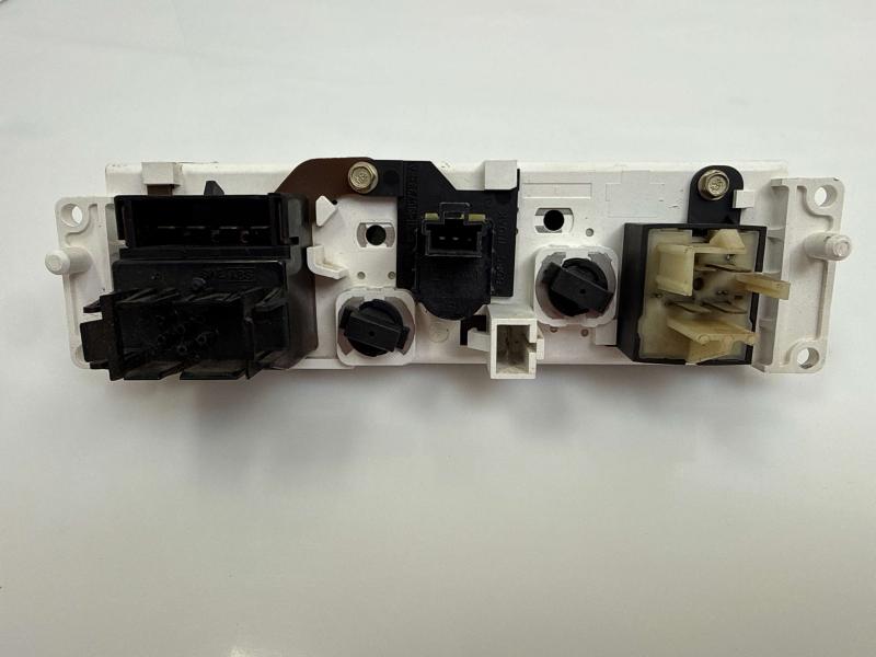 2001 Ford Explorer Heater A/C Control