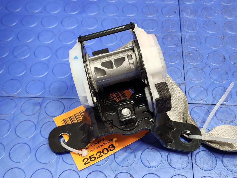 2016 Kia Sedona Rear Seat Belt