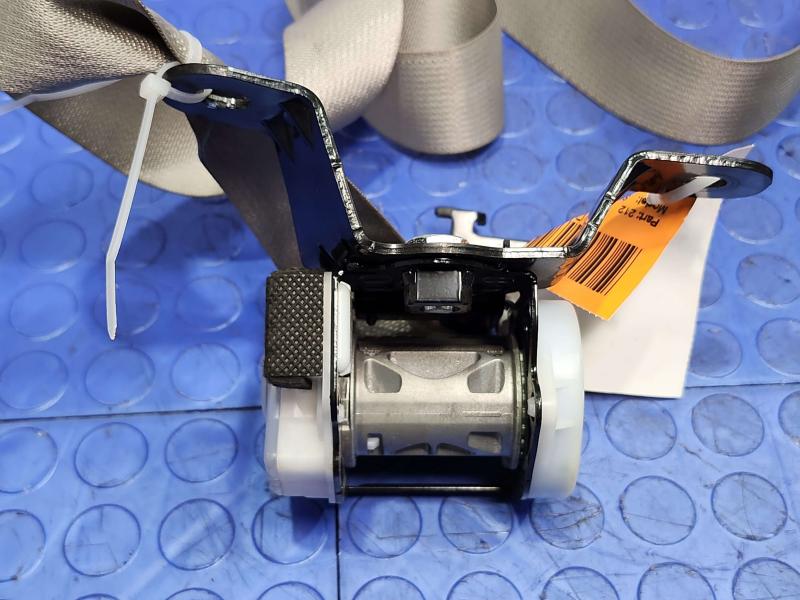 2016 Kia Sedona Rear Seat Belt
