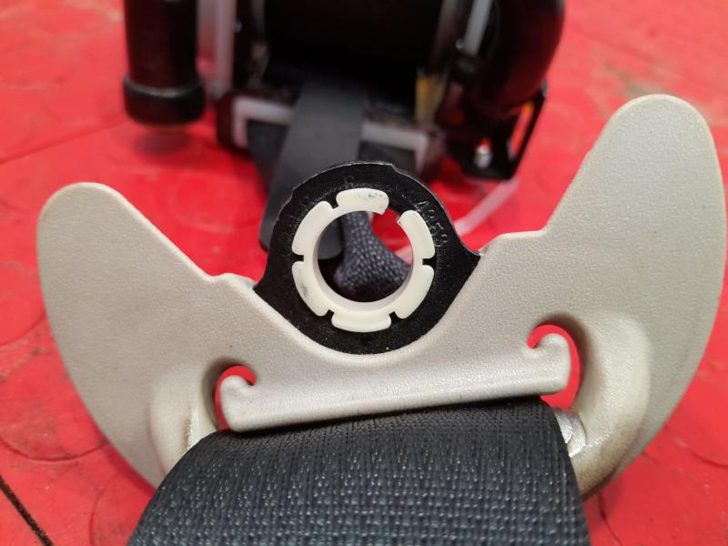 2014 Infiniti QX80 Front Seat Belt