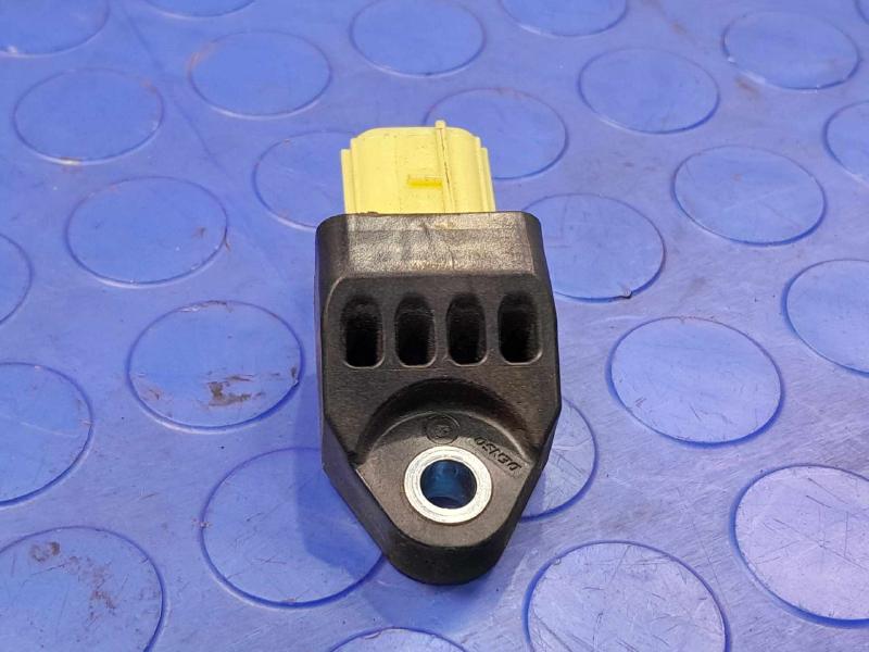 2015-2019 Toyota Sienna Crash Impact Sensor Genuine OEM Part 89831-08050