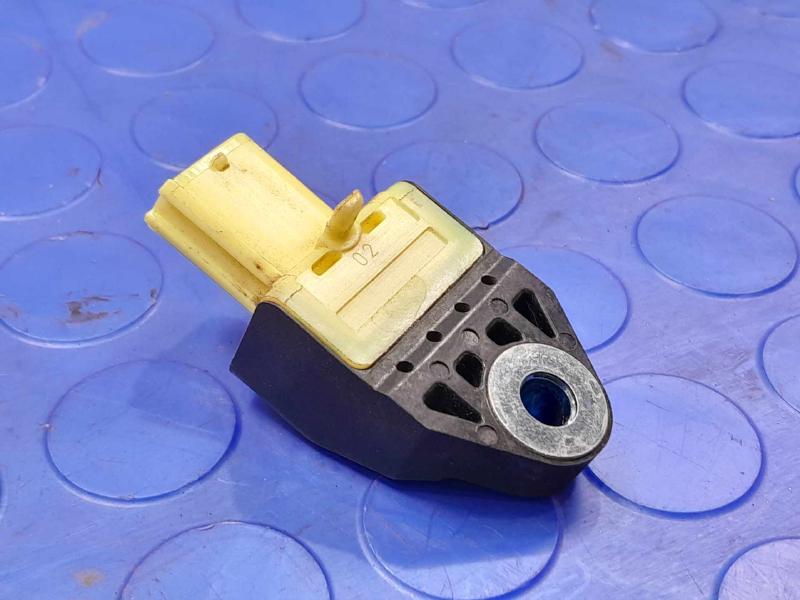 2015-2019 Toyota Sienna Crash Impact Sensor Genuine OEM Part 89831-08050