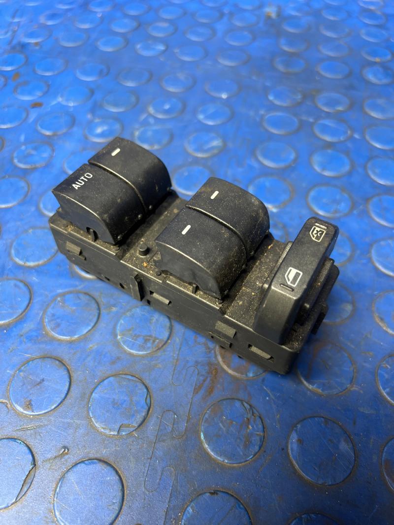 2008 Ford Expedition Door Switch Front