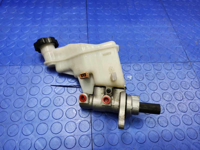 2014-2018 Kia Forte Brake Master Cylinder Assembly Genuine OEM 58510A7200