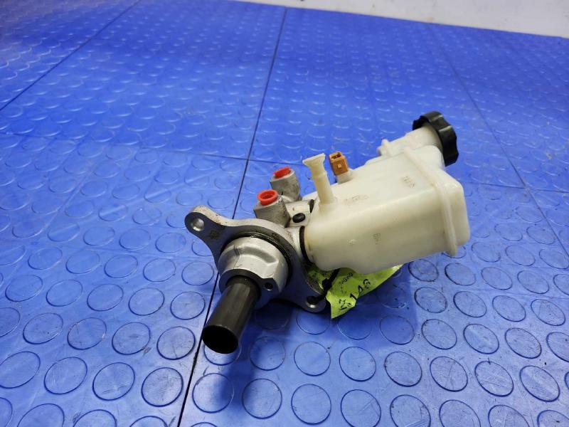 2014-2018 Kia Forte Brake Master Cylinder Assembly Genuine OEM 58510A7200