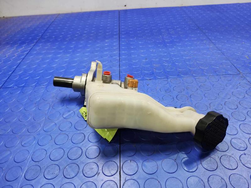 2014-2018 Kia Forte Brake Master Cylinder Assembly Genuine OEM 58510A7200