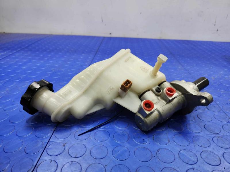 2014-2018 Kia Forte Brake Master Cylinder Assembly Genuine OEM 58510A7200