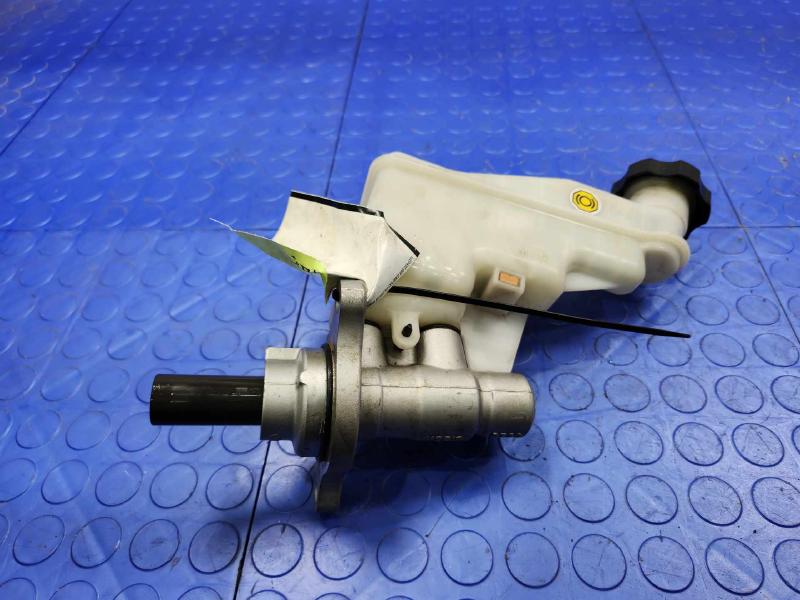 2014-2018 Kia Forte Brake Master Cylinder Assembly Genuine OEM 58510A7200