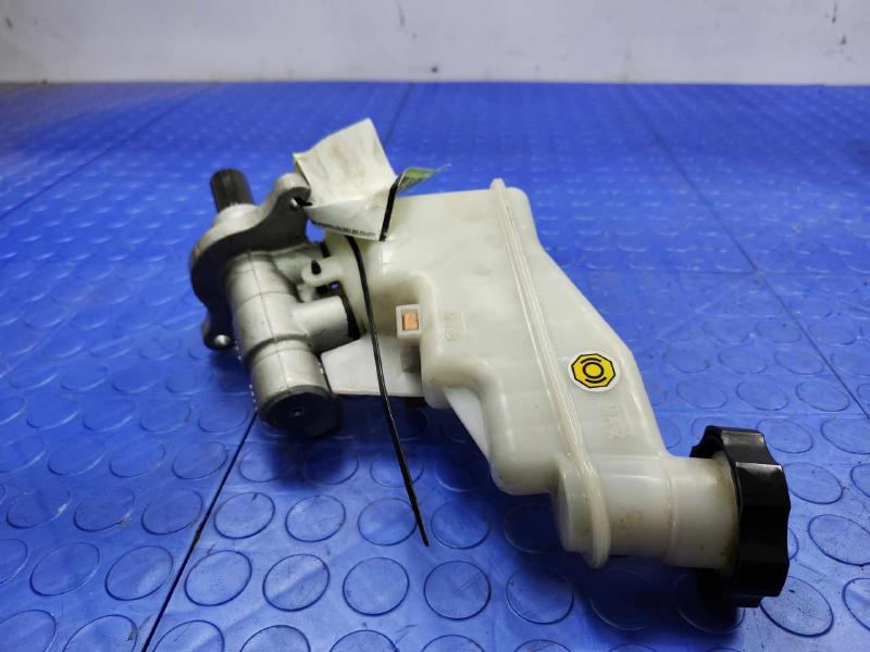2014-2018 Kia Forte Brake Master Cylinder Assembly Genuine OEM 58510A7200