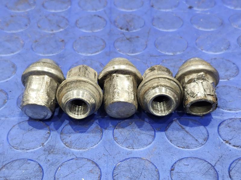 2016 Cadillac ATS Lug Nuts