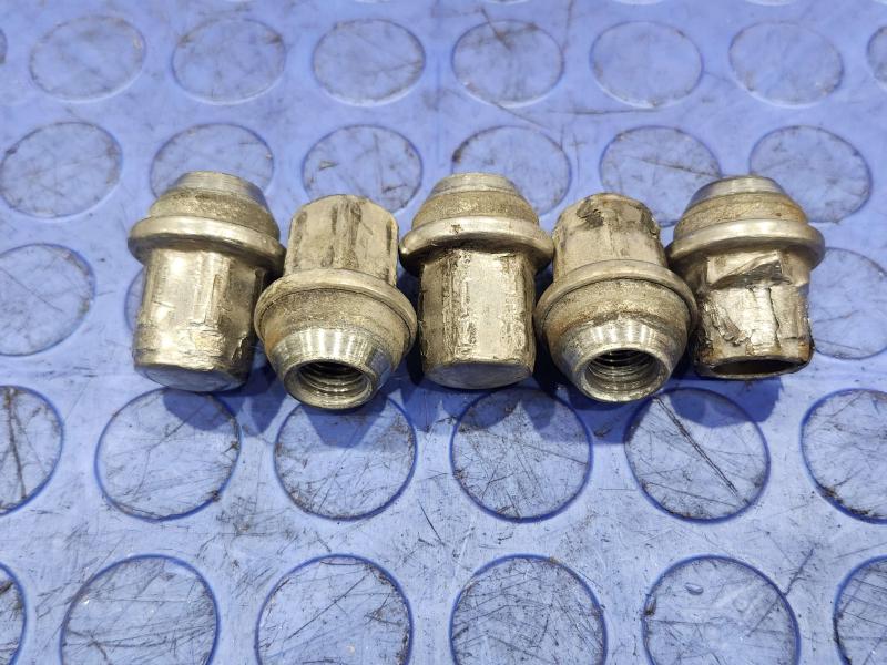 2016 Cadillac ATS Lug Nuts