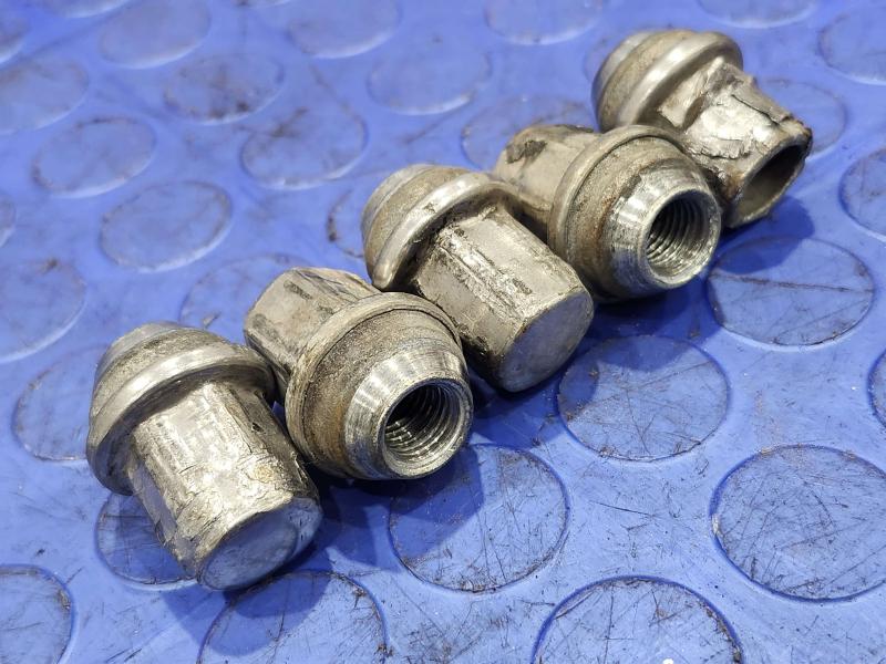 2016 Cadillac ATS Lug Nuts