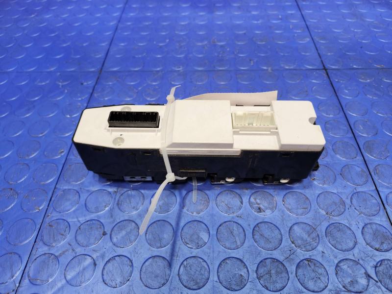 2016 Kia Sedona Door Switch Front