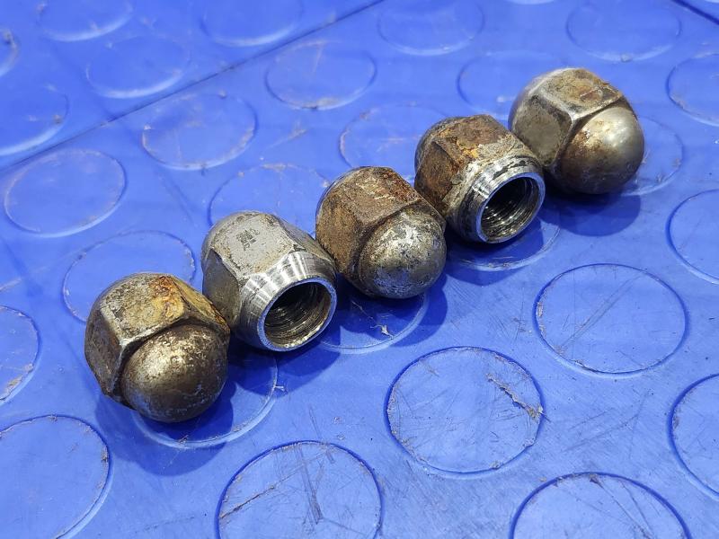 2009 Subaru Forester Lug Nuts