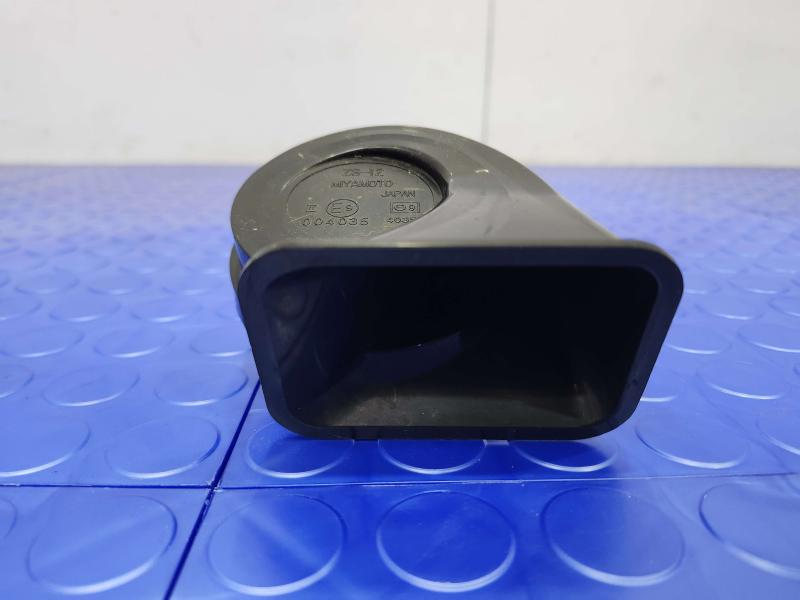 2011-2024 infiniti QX56 QX80 Low Note Horn Assembly Genuine OEM 256201V80A