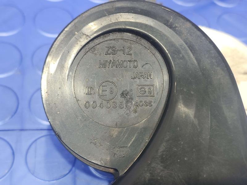 2011-2024 infiniti QX56 QX80 Low Note Horn Assembly Genuine OEM 256201V80A