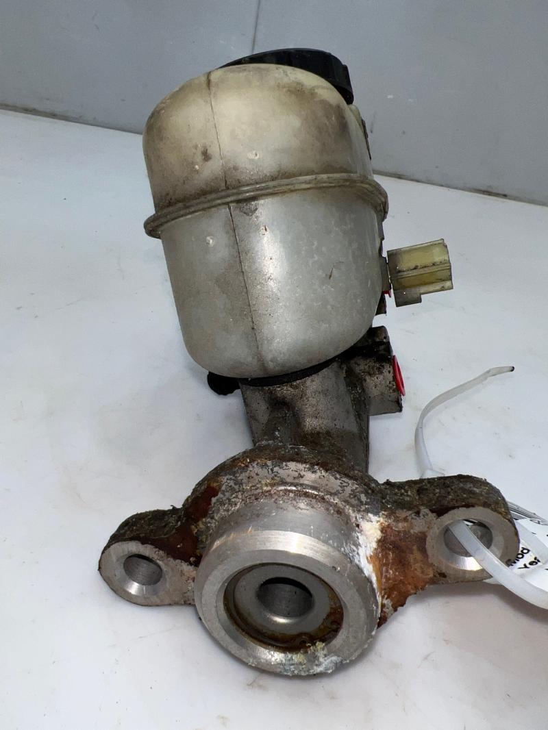 2001 - 2011 Ford Crown Victoria Brake Master Cylinder w/o Trac Cntrl OEM 6W1Z2140BA