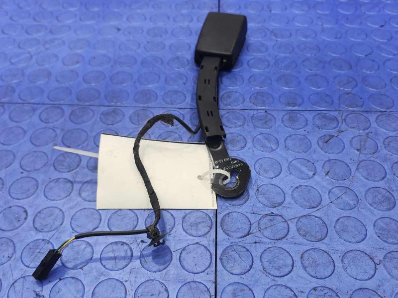 2015 Volkswagen Golf Front Seat Belt