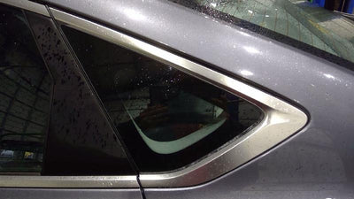 2015 Genesis Genesis Quarter Glass/Window