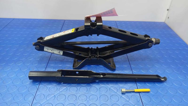 2008 Chevrolet Impala Jack Assembly