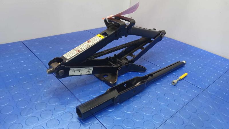 2008 Chevrolet Impala Jack Assembly