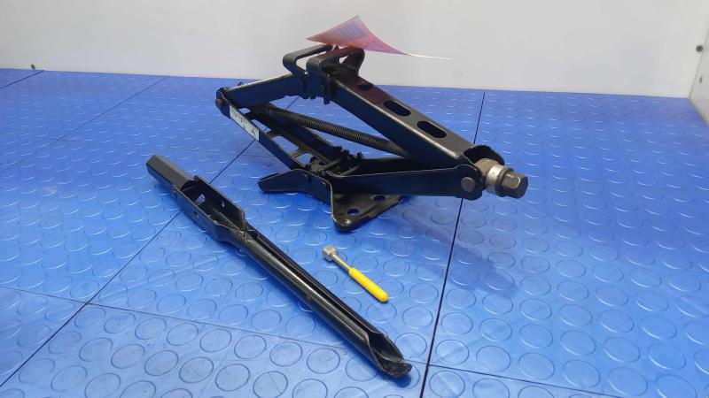 2008 Chevrolet Impala Jack Assembly