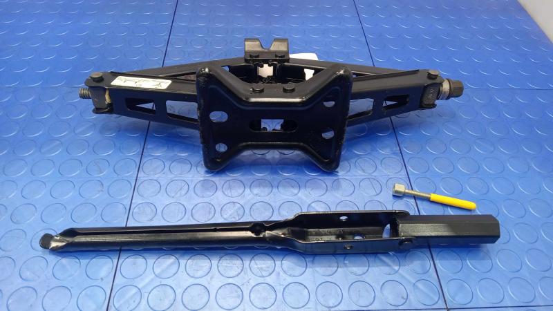 2008 Chevrolet Impala Jack Assembly