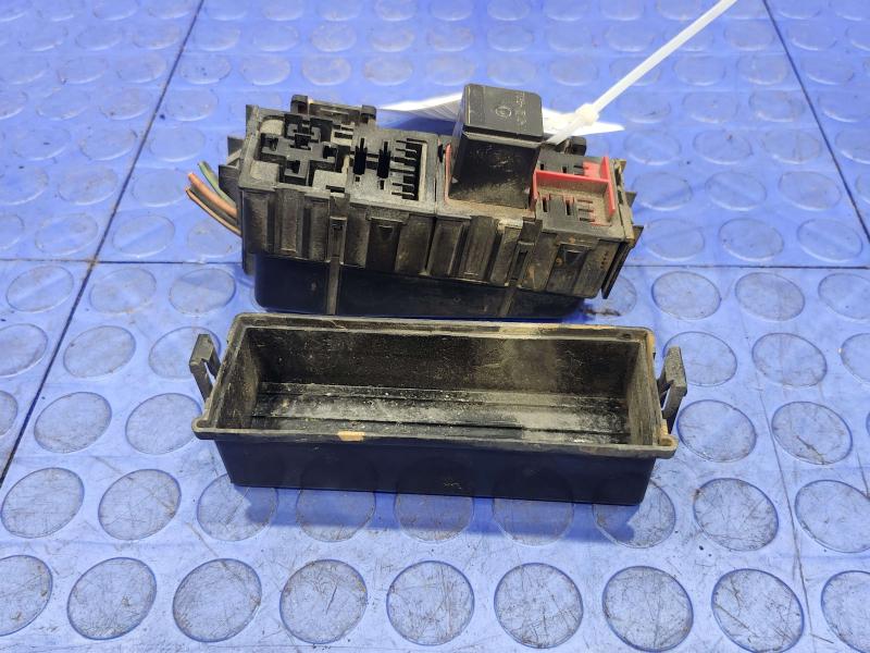 2004 Ford Explorer Engine Fuse Box