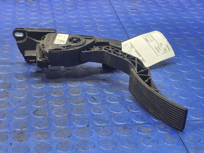 2014-2015 Dodge Durango Accelerator Pedal Assembly Genuine OEM Part 52124785AE