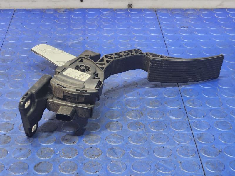 2014-2015 Dodge Durango Accelerator Pedal Assembly Genuine OEM Part 52124785AE