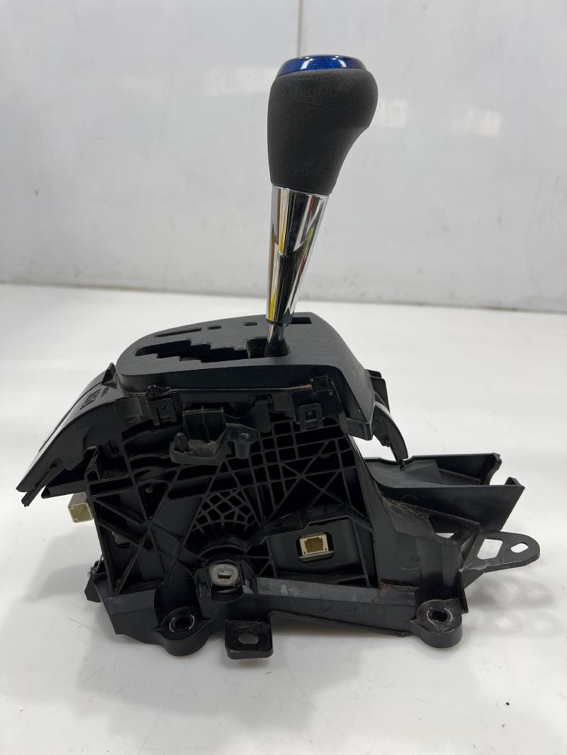 2012 - 2019 Toyota Prius C Automatic Gear Shifter Assembly OEM 33560-52570
