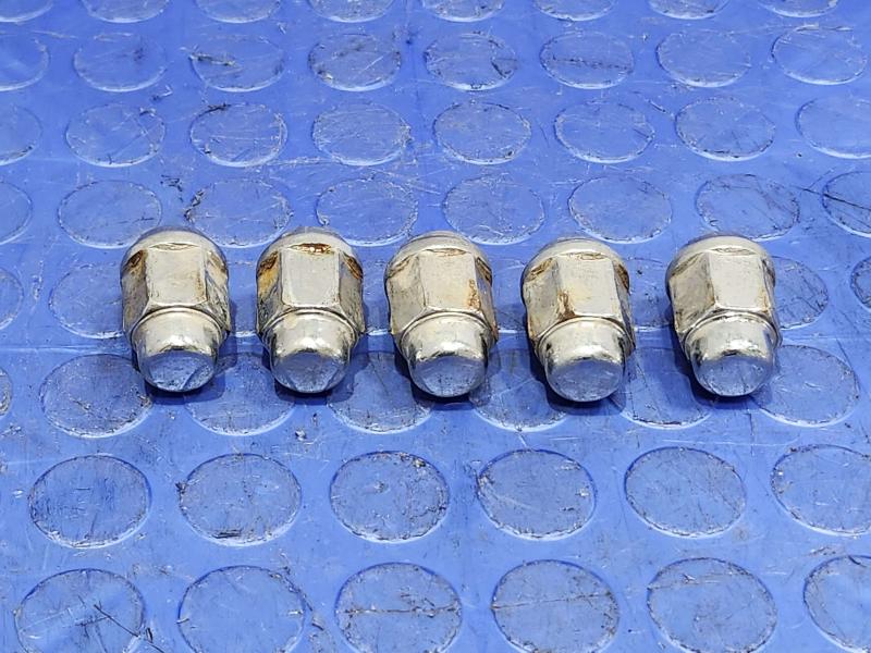 2010 Dodge Challenger Lug Nuts
