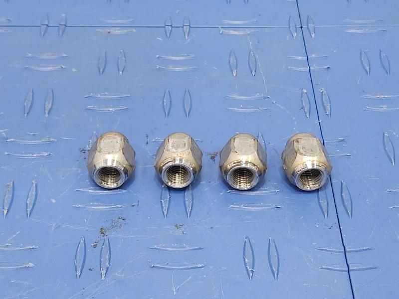 2013 Toyota Yaris Lug Nuts