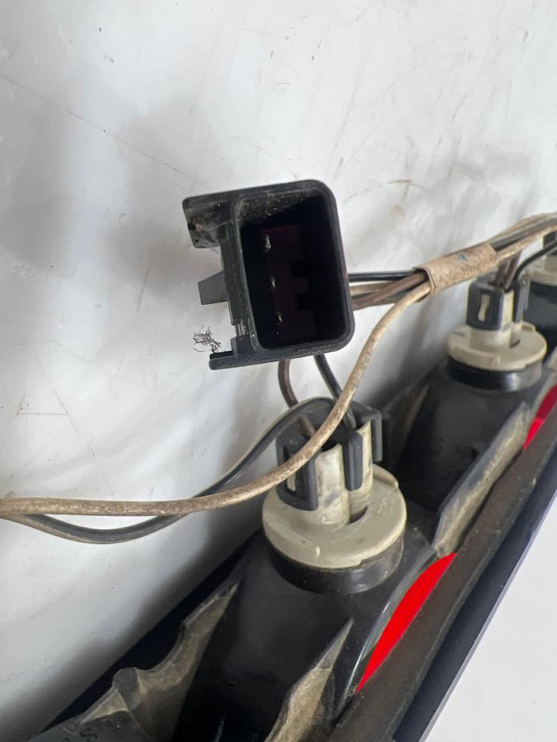 2004 Chevrolet Colorado 3Rd Brake Light Avoidance Lamp