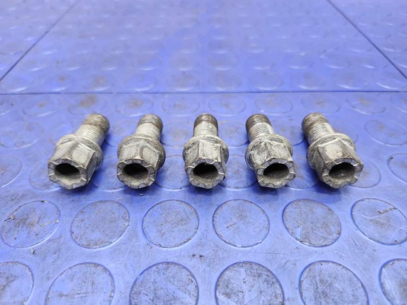 2013 Volkswagen Jetta Lug Nuts