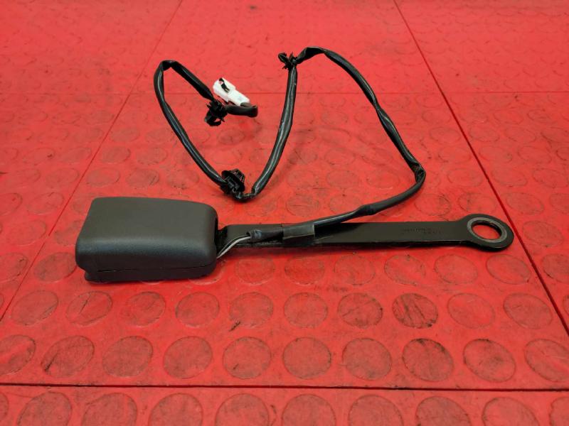 2020 Nissan Versa Front Seat Belt