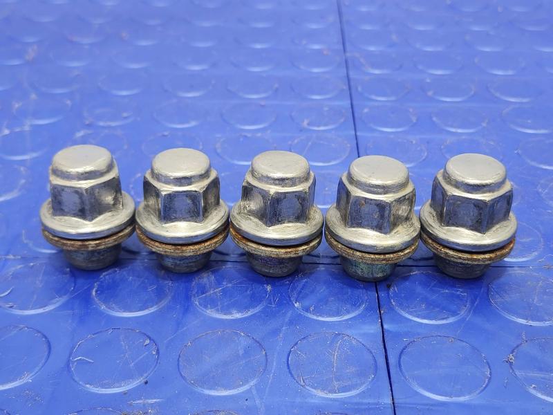 2005 Lexus RX 330 Lug Nuts