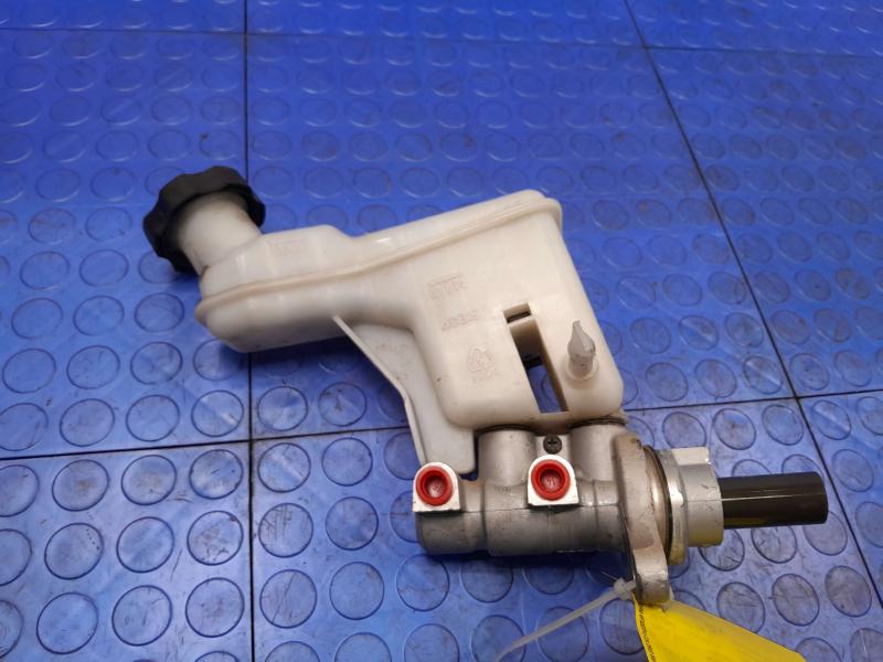 2010-2015 Hyundai Tucson Brake Master Cylinder Assembly Genuine OEM 585102S201